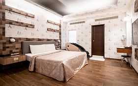 Holland Village Motel